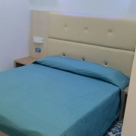 Degli Aranci בית הארחה