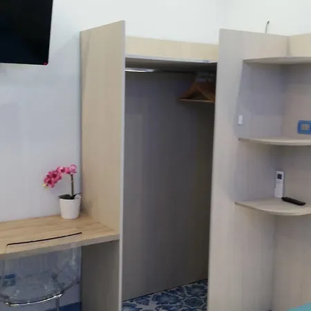 Degli Aranci בית הארחה 4*